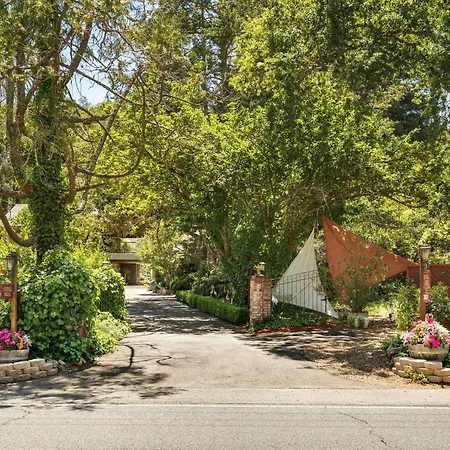 Foothill House-2